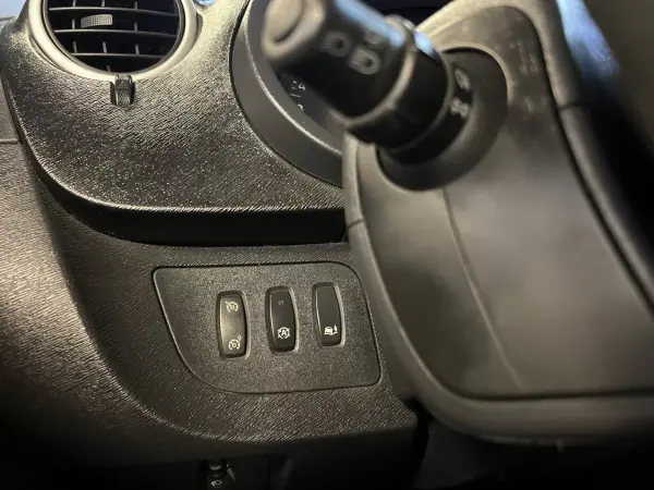 Renault 2018 - 6490 EUR, 385000 km - AUTO.MOTO.pt - 385000km - foto 26 de 33