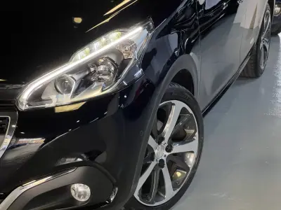 Peugeot 208 2016 - 9990 EUR, 99000 km - AUTO.MOTO.pt - 99000km - foto 32 de 46