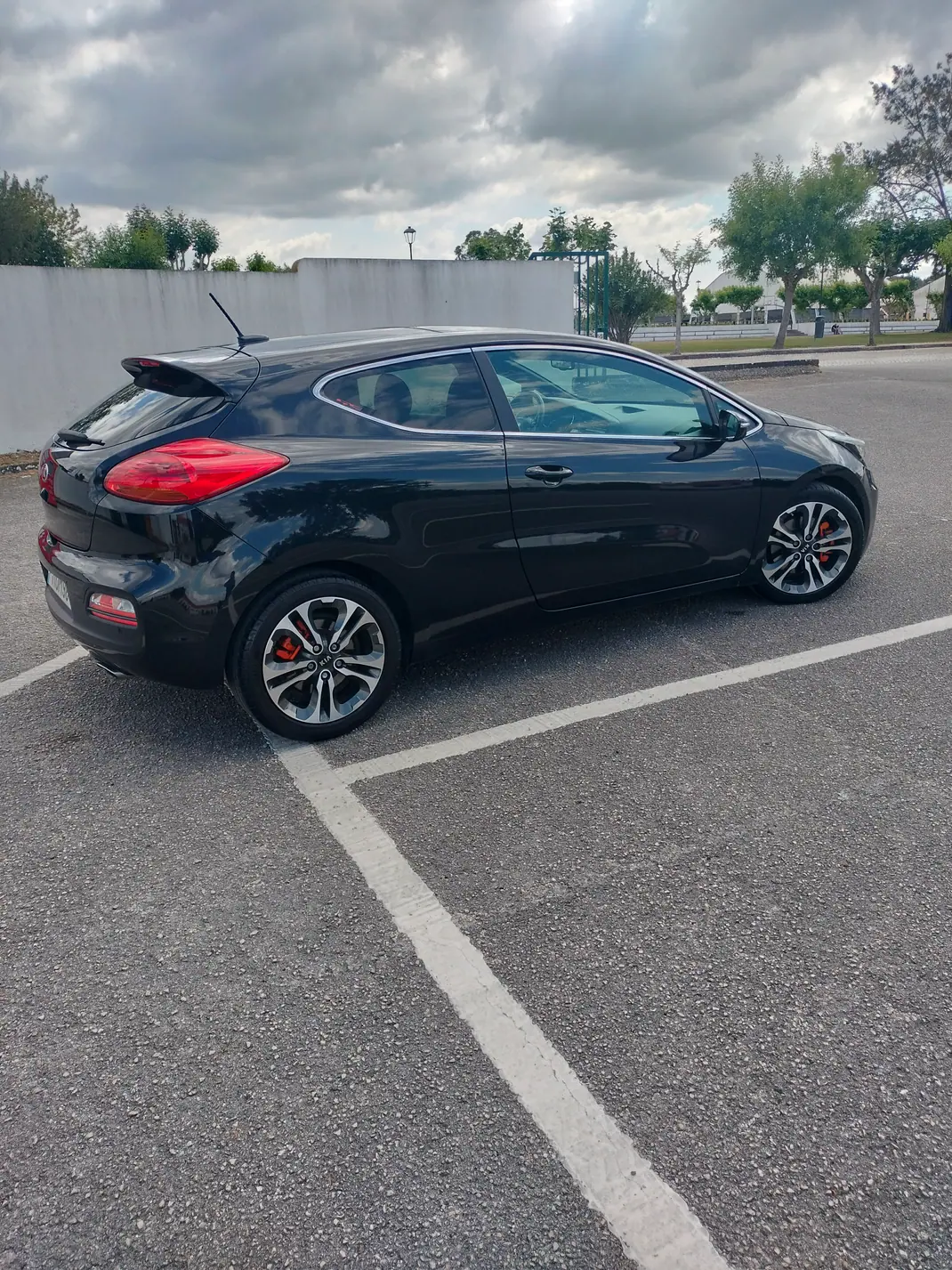 Kia ProCeed 2013 - 7500 EUR, 237000 km - AUTO.MOTO.pt - 237000km - foto 1 de 12