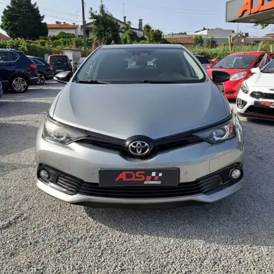 Toyota Auris 2018 - 14990 EUR, 120000 km - AUTO.MOTO.pt - 120000km - foto 2 de 13