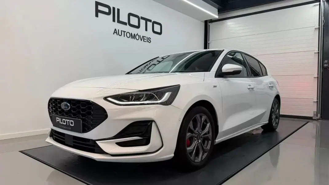 Ford Focus 2025 - 22990 EUR, 11701 km - AUTO.MOTO.pt - 11701km - foto 1 de 35