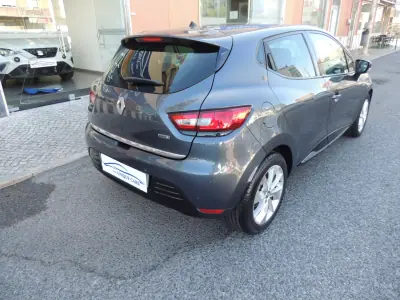 Renault Clio 2017 - 10950 EUR, 140000 km - AUTO.MOTO.pt - 140000km - foto 4 de 15