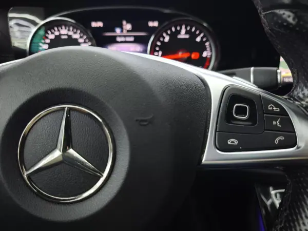 Mercedes-Benz E 220 2018 - 32950 EUR, 118099 km - AUTO.MOTO.pt - 118099km - foto 30 de 48
