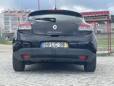 Renault Mégane Coupe 2010 - 9950 EUR, 106501 km - AUTO.MOTO.pt - 106501km - foto 4 de 10
