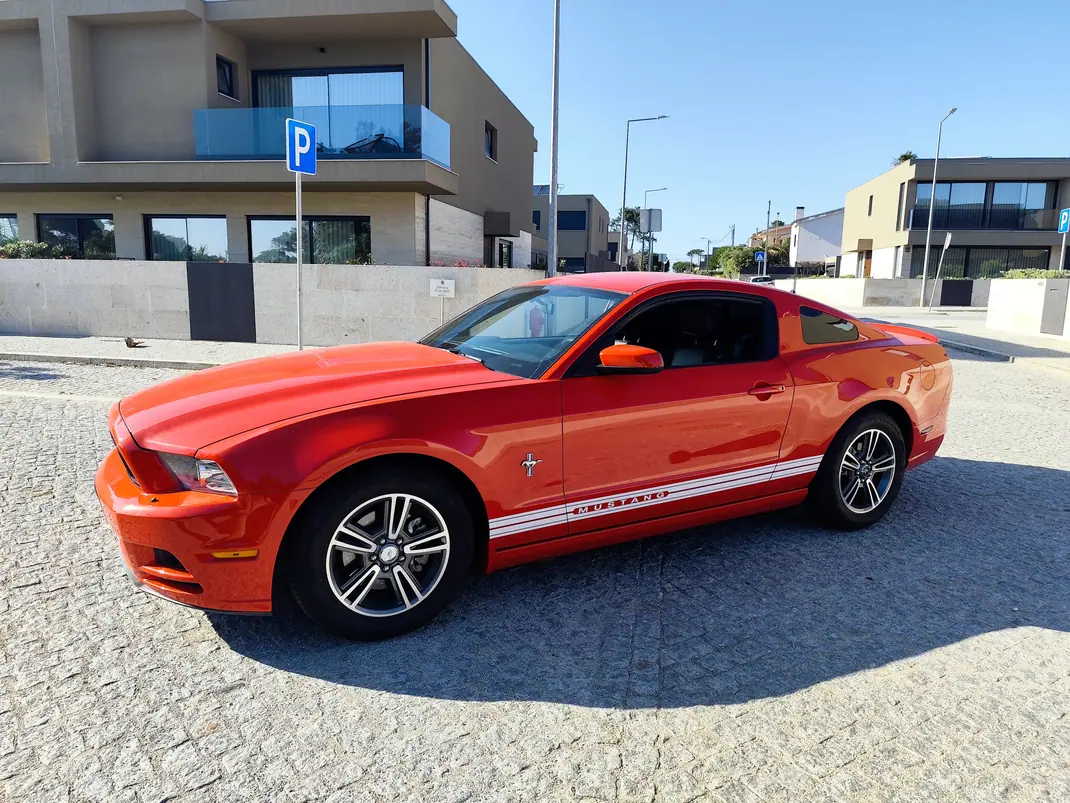 Ford Mustang 2013 - 27500 EUR, 32000 km - 32000km - foto 2 de 15
