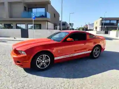Ford Mustang 2013 - 27500 EUR, 32000 km - AUTO.MOTO.pt - 32000km - foto 2 de 15