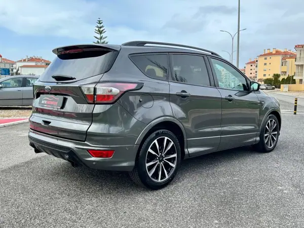 Ford Kuga 2017 - 15450 EUR, 78000 km - AUTO.MOTO.pt - 78000km - foto 8 de 60