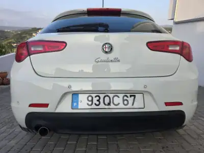 Alfa Romeo Giulietta 2015 - 13500 EUR, 148000 km - AUTO.MOTO.pt - 148000km - foto 21 de 49