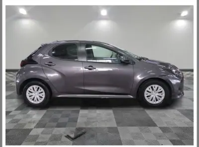 Toyota Yaris 2021 — photo 2 of 14