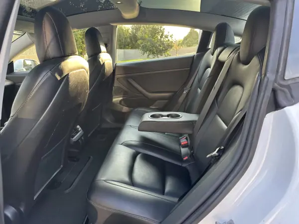 Tesla Model 3 2019 - 24900 EUR, 170000 km - 170000km - foto 29 de 49