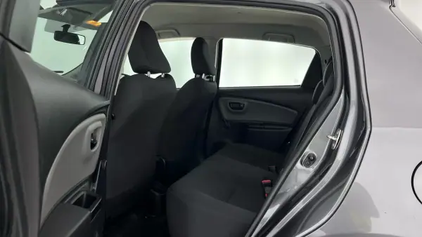 Toyota Yaris 2015 - 7950 EUR, 332062 km - AUTO.MOTO.pt - 332062km - foto 6 de 10