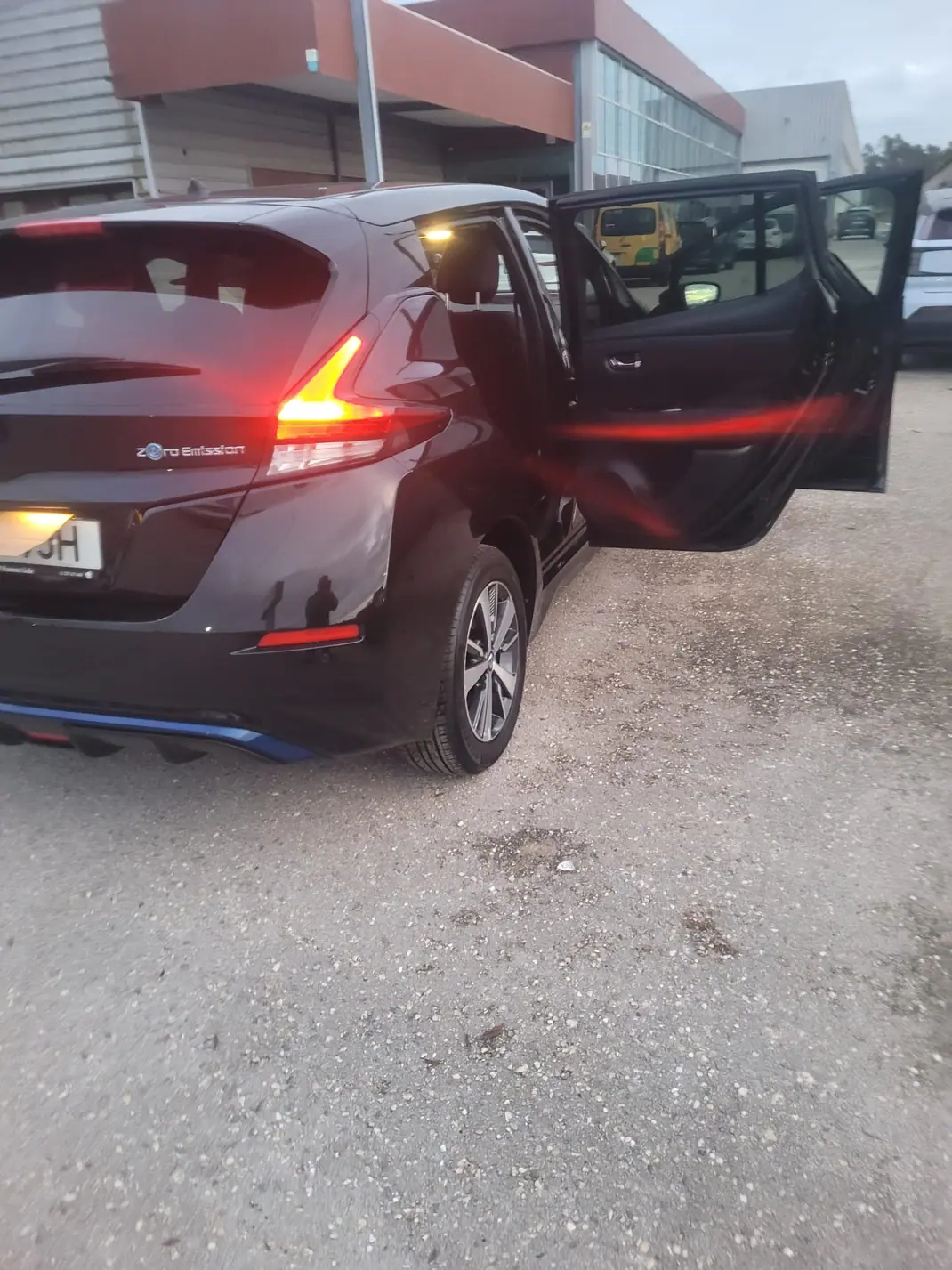 Nissan Leaf 2021 - 18000 EUR, 23400 km - AUTO.MOTO.pt - 23400km - foto 8 de 11
