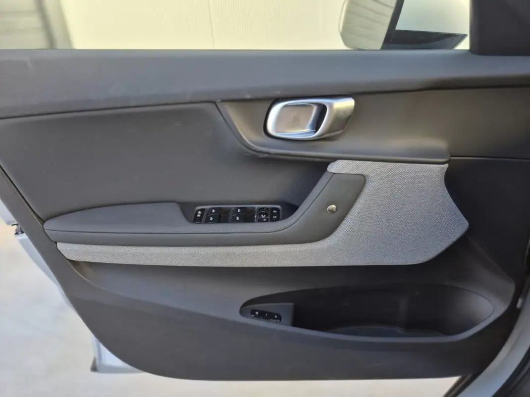 Polestar 2 2022 - 28750 EUR, 42000 km - 42000km - foto 36 de 57
