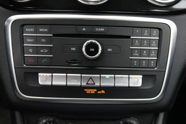 Mercedes-Benz CLA 180 2016 - 15990 EUR, 215975 km - AUTO.MOTO.pt - 215975km - foto 15 de 18