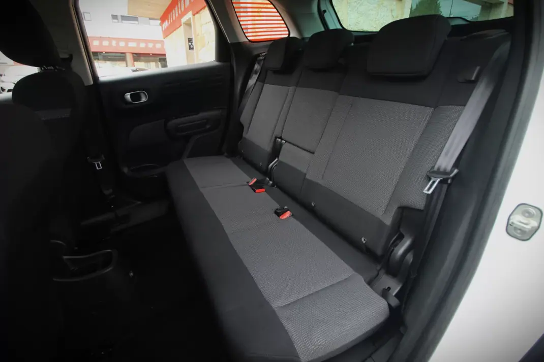 Citroën C3 Aircross 2018 - 12990 EUR, 97500 km - AUTO.MOTO.pt - 97500km - foto 12 de 36