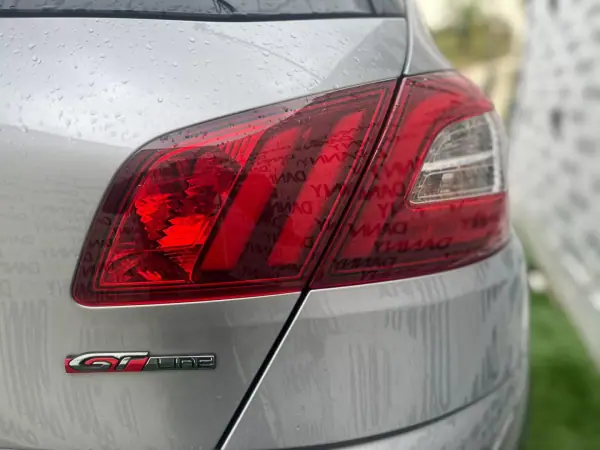 Peugeot 308 2016 - 15900 EUR, 150000 km - AUTO.MOTO.pt - 150000km - foto 10 de 20