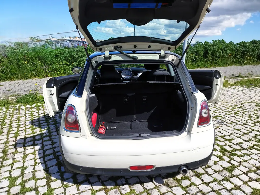 MINI Cooper 2009 - 5950 EUR, 230000 km - AUTO.MOTO.pt - 230000km - foto 7 de 15