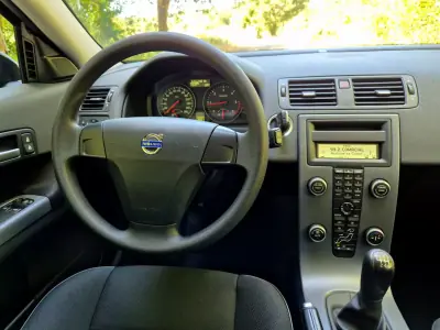 Volvo C30 2011 - 7750 EUR, 179000 km - AUTO.MOTO.pt - 179000km - foto 16 de 28