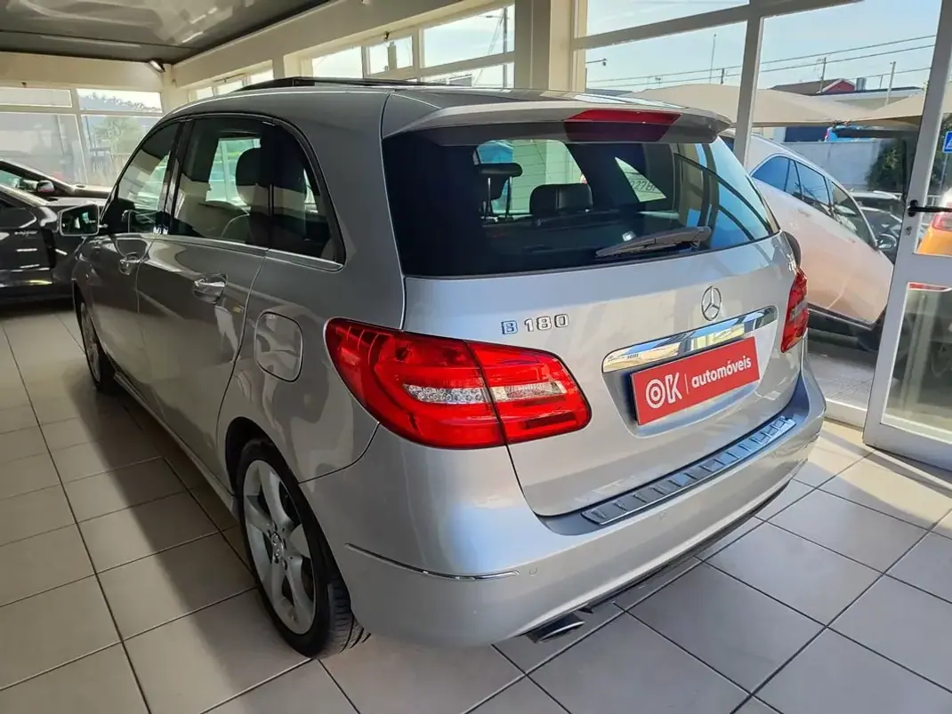 Mercedes-Benz B 180 2012 - 10950 EUR, 220000 km - AUTO.MOTO.pt - 220000km - foto 7 de 32