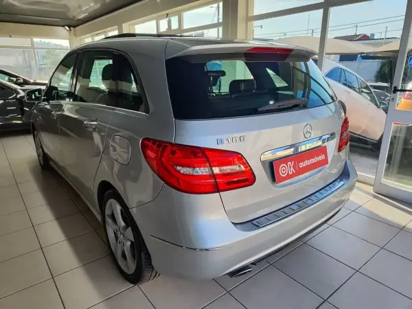 Mercedes-Benz B 180 2012 - 10950 EUR, 220000 km - AUTO.MOTO.pt - 220000km - foto 7 de 32