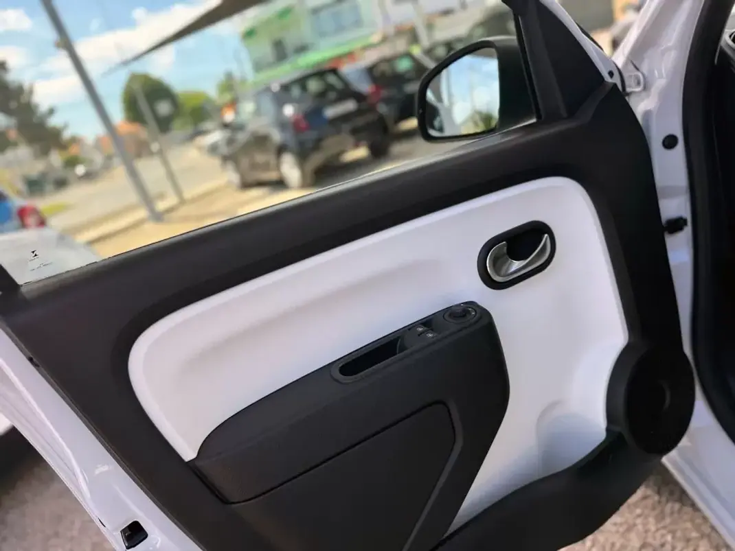 Renault Twingo 2021 - 13900 EUR, 48785 km - AUTO.MOTO.pt - 48785km - foto 13 de 22