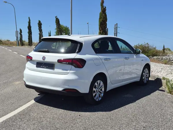 Fiat Tipo Station Wagon 2019 - 9990 EUR, 96572 km - AUTO.MOTO.pt - 96572km - foto 4 de 24