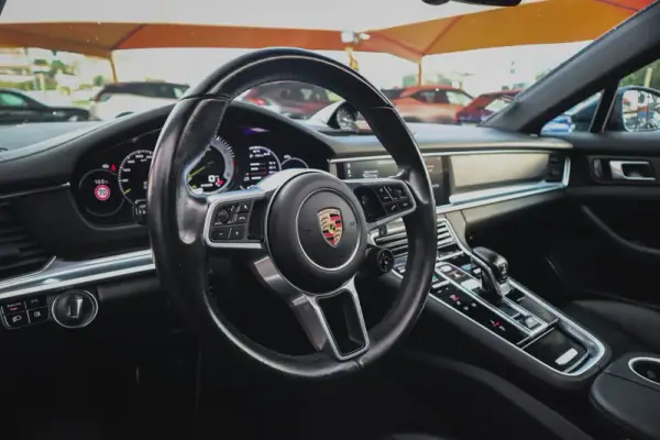 Porsche Panamera Sport Turismo 2019 - 67480 EUR, 97640 km - AUTO.MOTO.pt - 97640km - foto 20 de 71