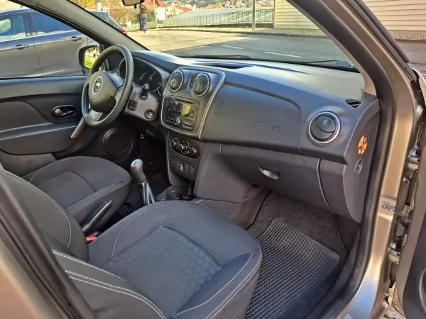 Dacia Logan MCV 2014 - 6990 EUR, 125000 km - AUTO.MOTO.pt - 125000km - foto 22 de 23