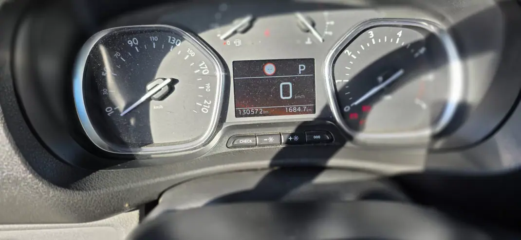 Peugeot 2019 - 16900 EUR, 130000 km - AUTO.MOTO.pt - 130000km - foto 9 de 11