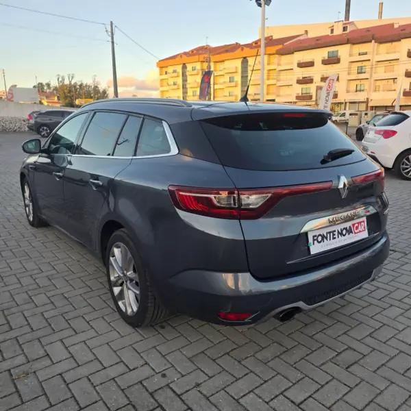 Renault Mégane Sport Tourer 2018 - 14950 EUR, 127252 km - AUTO.MOTO.pt - 127252km - foto 20 de 21