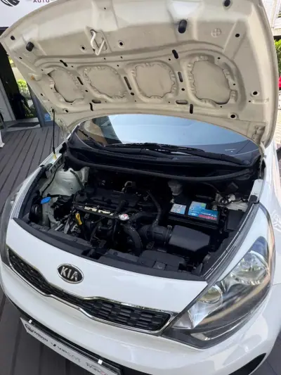 Kia Rio 2011 - 7400 EUR, 155000 km - AUTO.MOTO.pt - 155000km - foto 7 de 11
