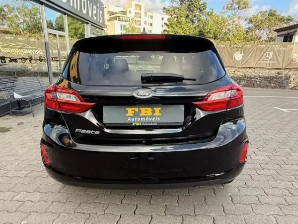 Ford Fiesta 2021 - 13900 EUR, 85443 km - AUTO.MOTO.pt - 85443km - foto 8 de 12