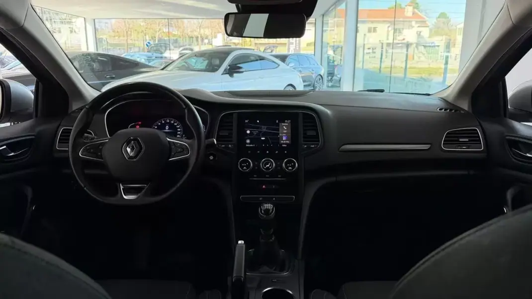 Renault Mégane Sport Tourer 2020 - 13990 EUR, 137993 km - AUTO.MOTO.pt - 137993km - foto 17 de 32