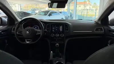 Renault Mégane Sport Tourer 2020 - 13990 EUR, 137993 km - AUTO.MOTO.pt - 137993km - foto 17 de 32