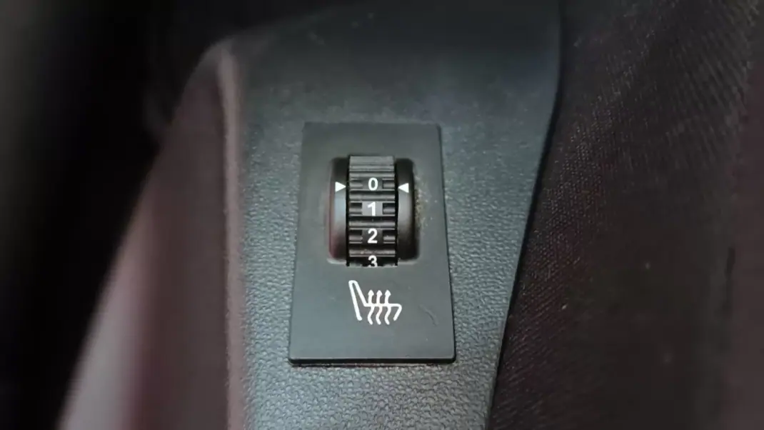 Peugeot 2008 2015 - 11490 EUR, 92490 km - AUTO.MOTO.pt - 92490km - foto 49 de 72