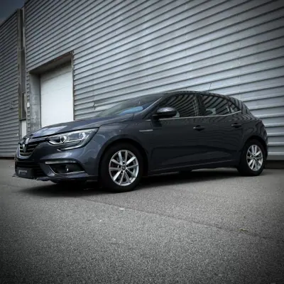 Renault Mégane 2017 - 11500 EUR, 185000 km - AUTO.MOTO.pt - 185000km - foto 11 de 20