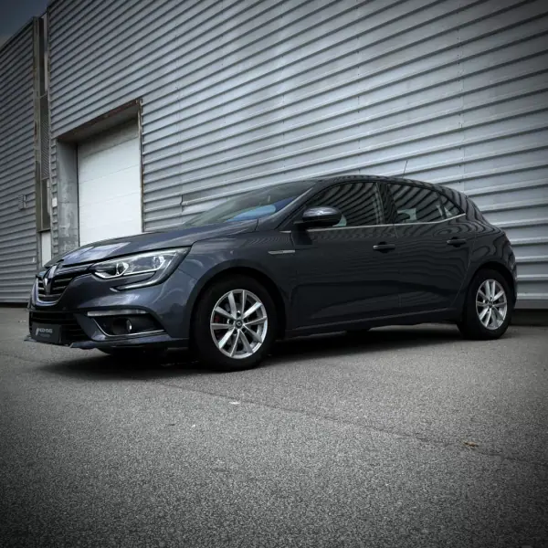 Renault Mégane 2017 - 11500 EUR, 185000 km - AUTO.MOTO.pt - 185000km - foto 11 de 20