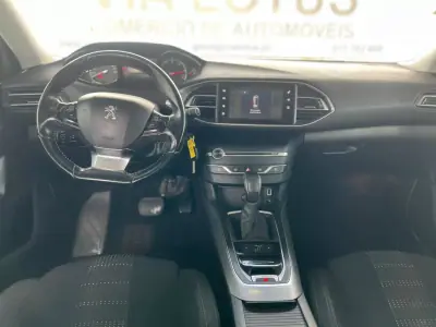 Peugeot 308 2017 - 13500 EUR, 181250 km - AUTO.MOTO.pt - 181250km - foto 8 de 12