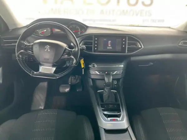 Peugeot 308 2017 - 13500 EUR, 181250 km - AUTO.MOTO.pt - 181250km - foto 8 de 12