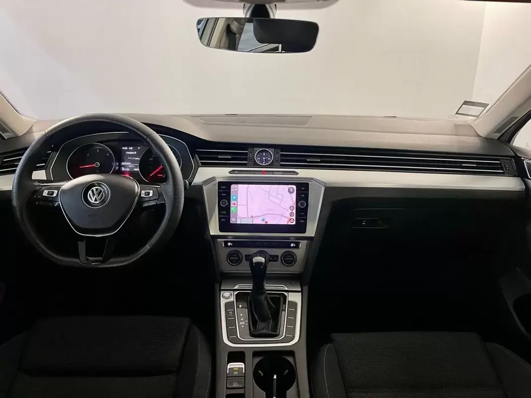 Volkswagen Passat Variant 2019 - 15750 EUR, 257000 km - AUTO.MOTO.pt - 257000km - foto 2 de 33