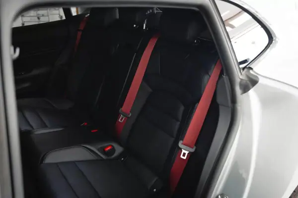 Porsche Taycan Sport Turismo 2024 - 74950 EUR, 55673 km - AUTO.MOTO.pt - 55673km - foto 35 de 57