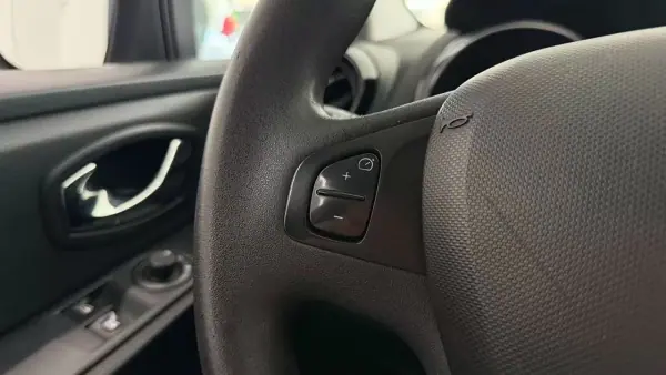 Renault Clio Sport Tourer 2013 - 9990 EUR, 167795 km - AUTO.MOTO.pt - 167795km - foto 20 de 26