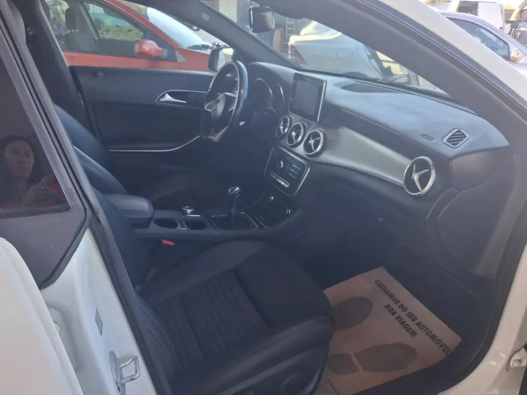 Mercedes-Benz CLA 200 2016 - 19900 EUR, 178000 km - AUTO.MOTO.pt - 178000km - foto 9 de 9