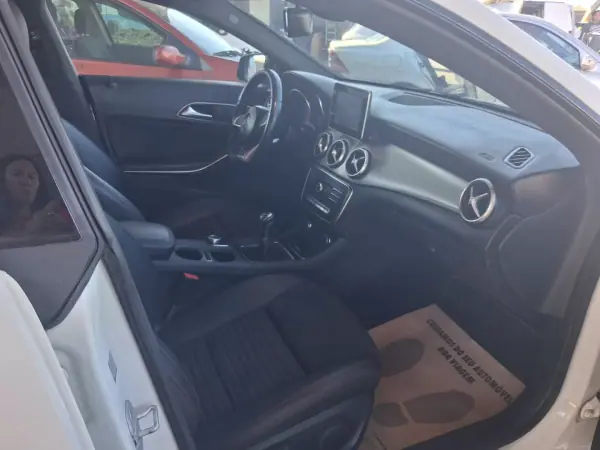 Mercedes-Benz CLA 200 2016 - 18900 EUR, 178000 km - AUTO.MOTO.pt - 178000km - foto 9 de 9