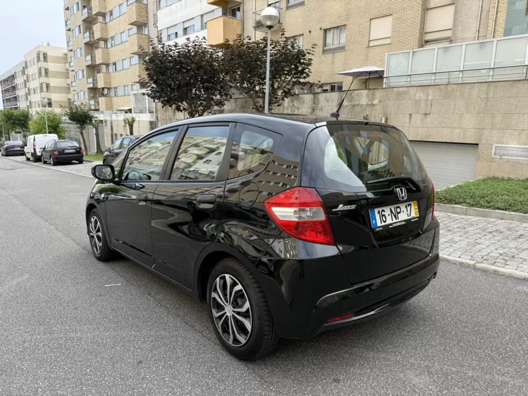 Honda Jazz 2013 - 8950 EUR, 139000 km - AUTO.MOTO.pt - 139000km - foto 6 de 15