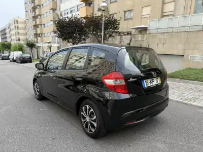 Honda Jazz 2013 - 8950 EUR, 139000 km - AUTO.MOTO.pt - 139000km - foto 6 de 15