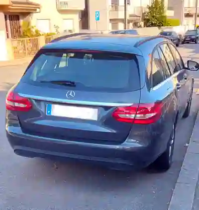 Mercedes-Benz C 180 2015 - 14500 EUR, 230000 km - AUTO.MOTO.pt - 230000km - foto 5 de 15