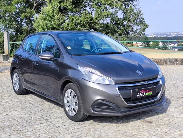 Peugeot 208 2019 - 8250 EUR, 213927 km - AUTO.MOTO.pt - 213927km - foto 4 de 22
