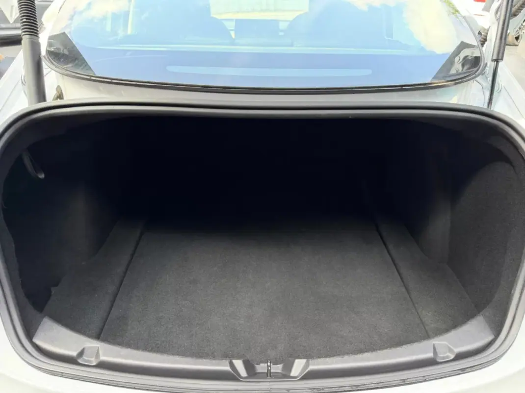 Tesla Model 3 2021 - 24900 EUR, 142000 km - AUTO.MOTO.pt - 142000km - foto 8 de 10