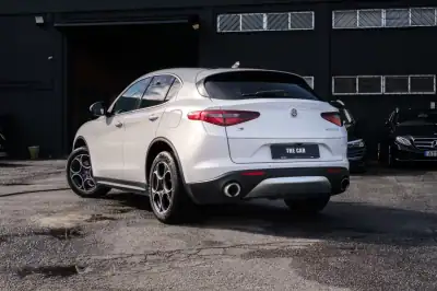 Alfa Romeo Stelvio 2017 - 29400 EUR, 139000 km - AUTO.MOTO.pt - 139000km - foto 8 de 35